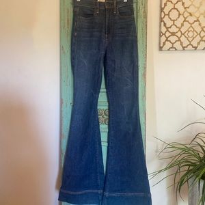 Alice & Olivia - AO. LA- Flare Jeans Size 25
